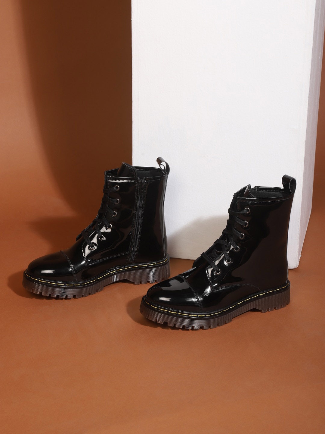 Truffle Collection Women Mid Top Heeled Boots, Black