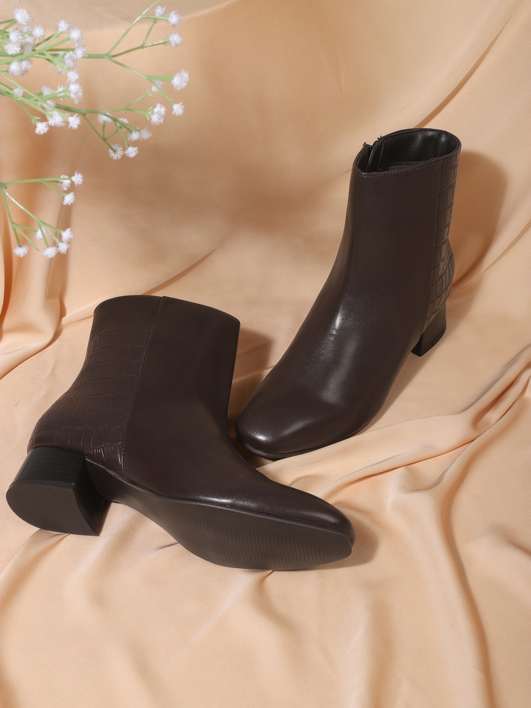 

Truffle Collection Women High Top Regular Boots, Brown