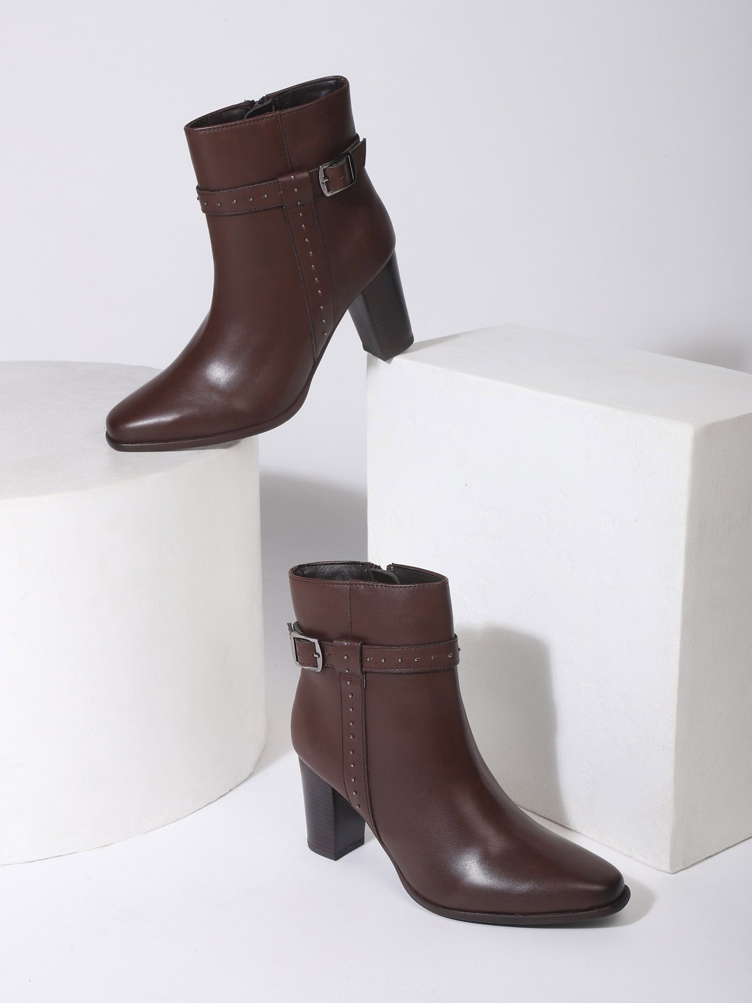 

Truffle Collection Women High Top Regular Boots With Buckle Detail, Brown