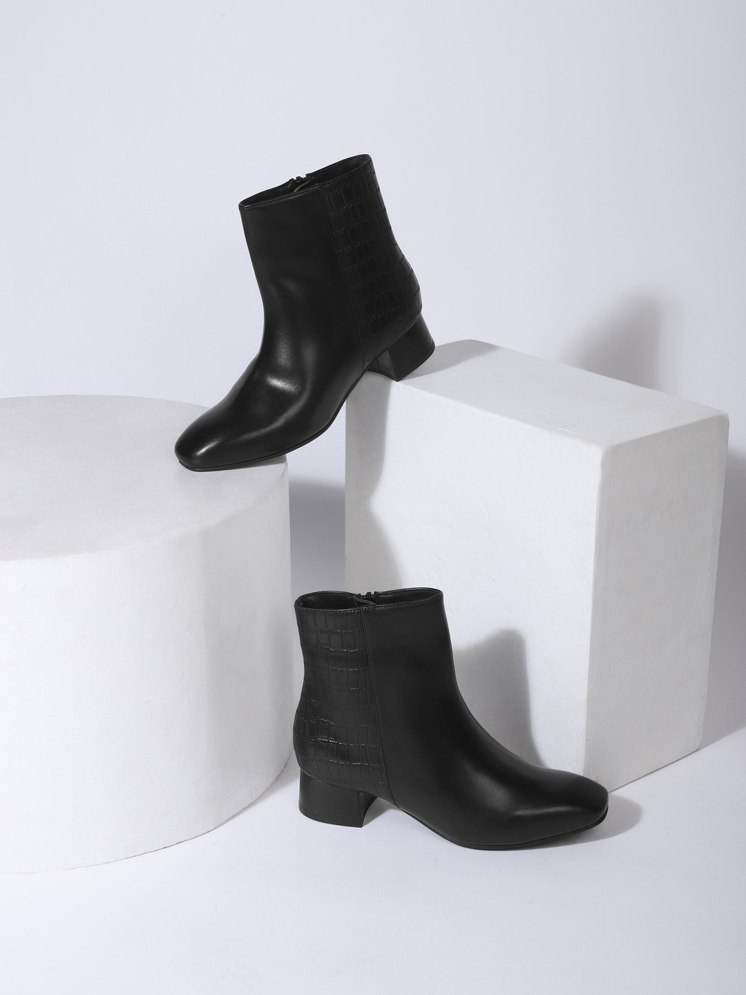 

Truffle Collection Women High Top Regular Boots, Black