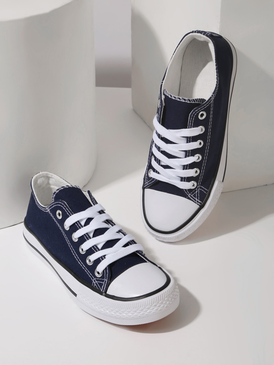 

Truffle Collection Women Colourblocked Sneakers, Navy blue