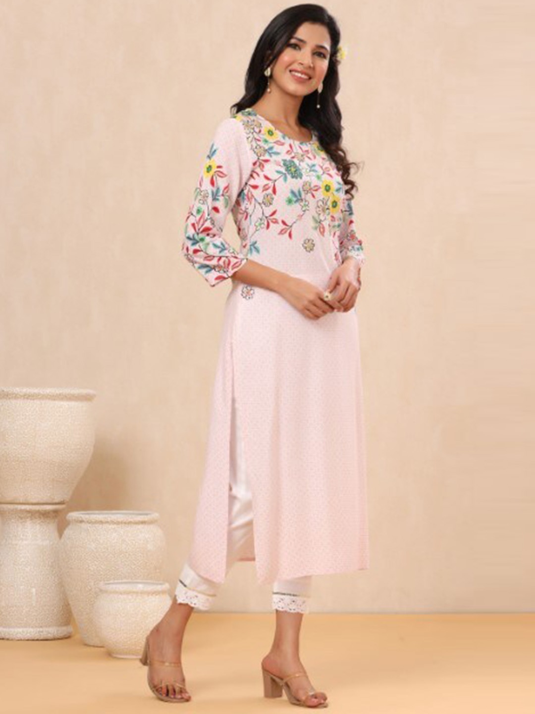 

Juniper Round Neck Three Quarter Floral Printed Kurta, Pink