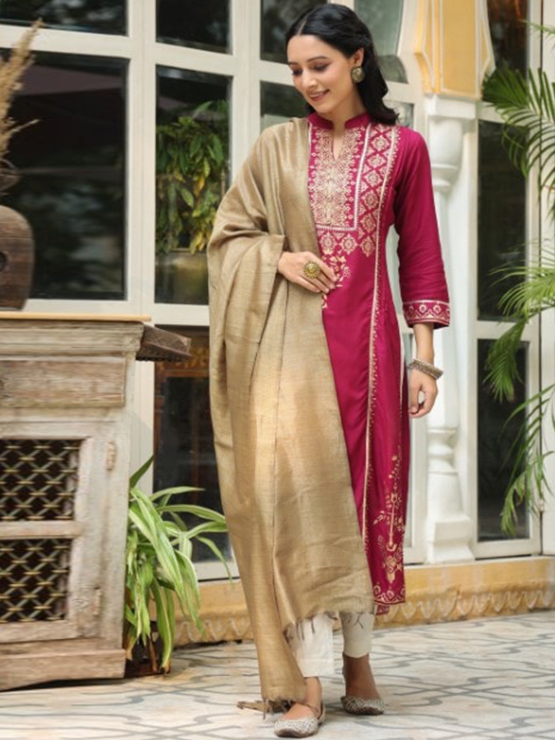 

Juniper Floral Embroidered Chanderi Silk Straight Liva Kurta & Dupatta, Maroon