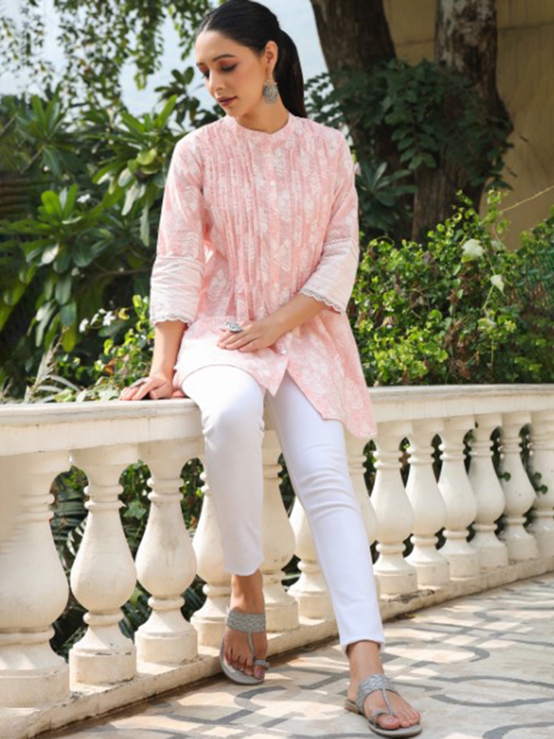 

Juniper Ethnic Motifs Printed Mandarin Collar Pure Cotton Kurti, Lavender