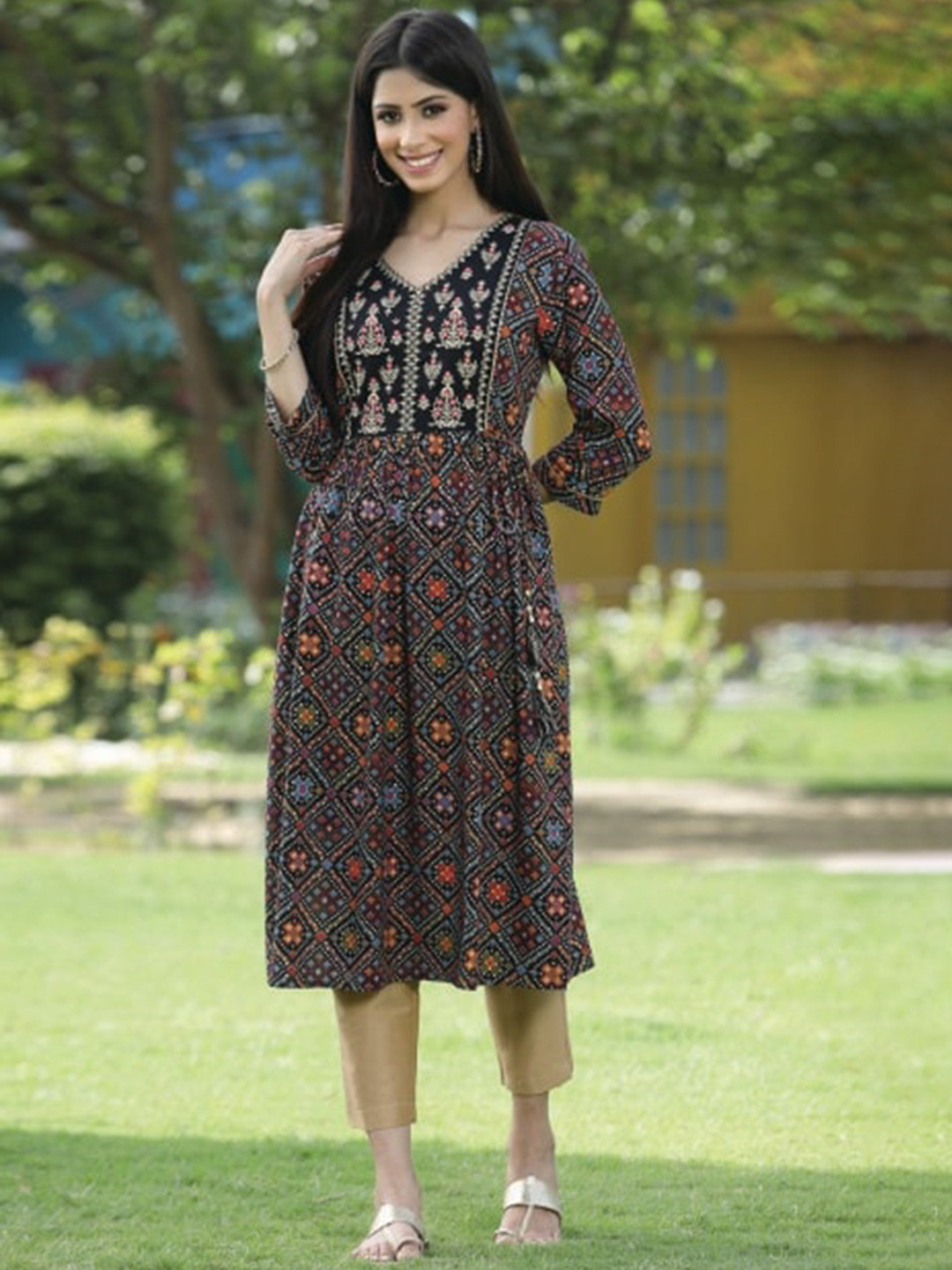 

Juniper Geometric Printed A-Line Liva Kurta, Black
