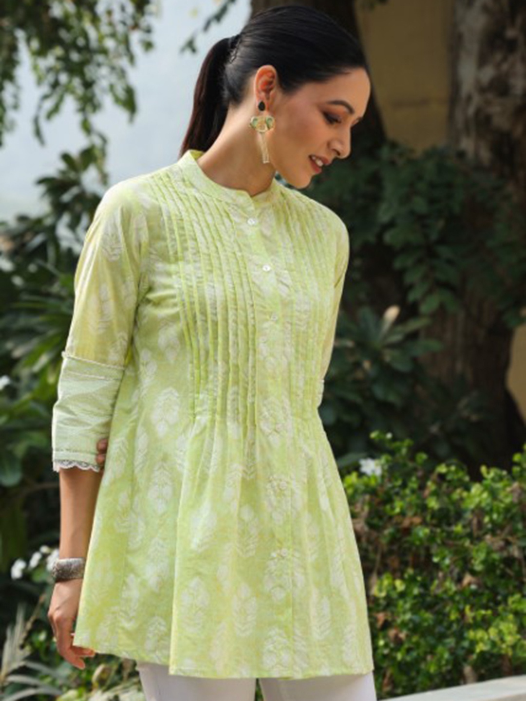 

Juniper Ethnic Motifs Printed Mandarin Collar Pure Cotton Kurti, Green