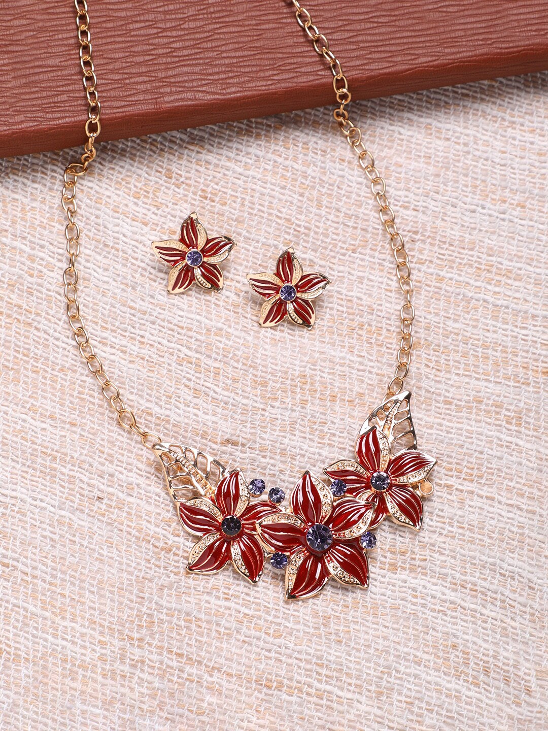 

SOHI Gold Plated Stones Studded Jewellery Set, Red