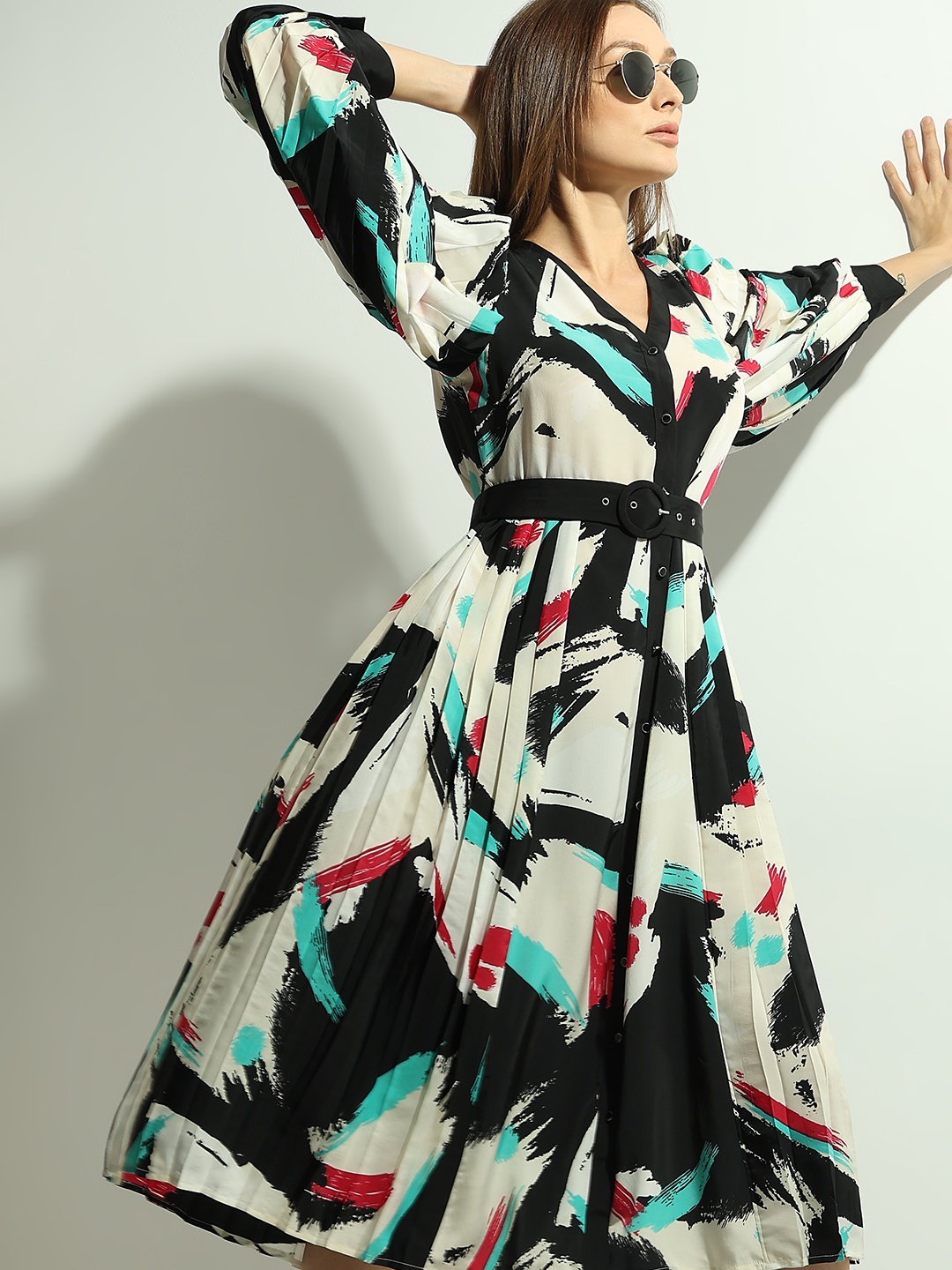 

Vero Moda Abstract Printed V-Neck Cuffed Sleeves Fit & Flare Midi Dress, White