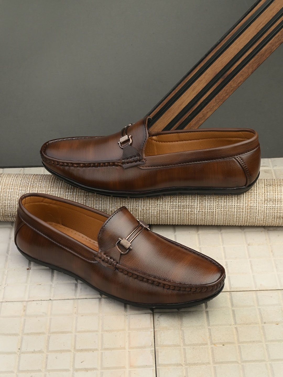 VIV Men Textured Square Toe Horsebit Loafers, Brown