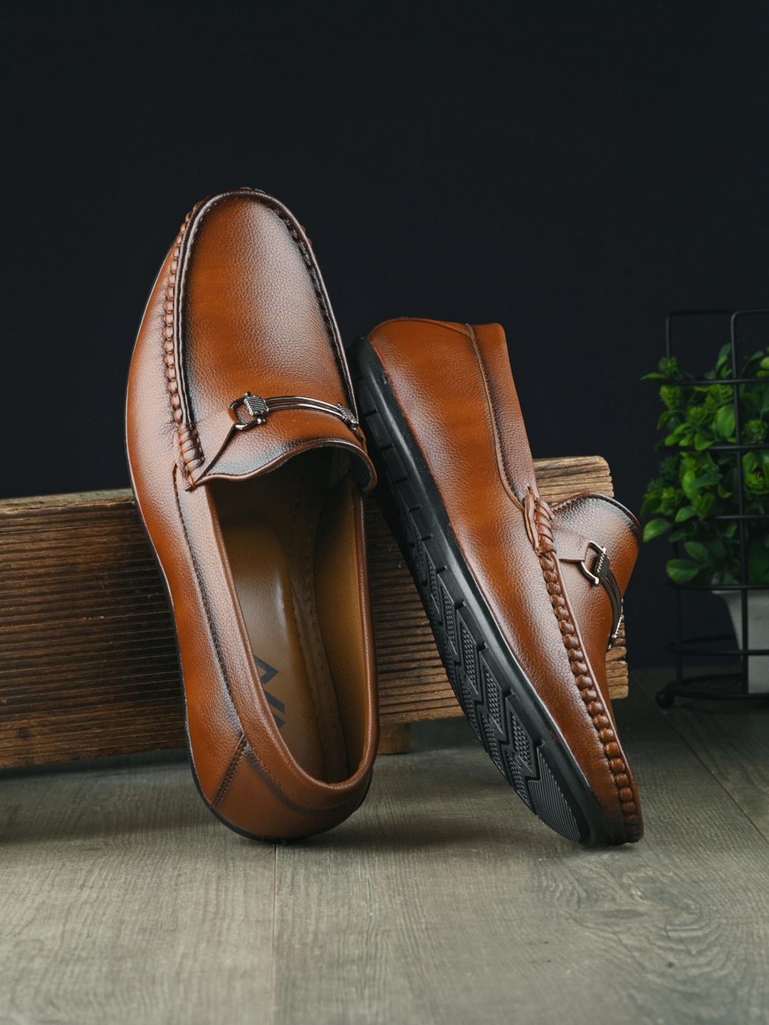

VIV Men Round Toe Slip-On Horsebit Loafers, Tan