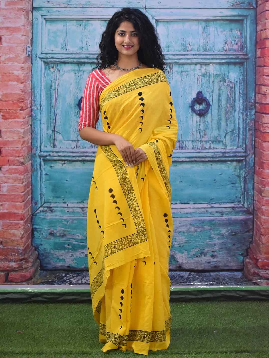 

TROPWEAR Geometric Mulmul Cotton Block Print Saree, Yellow