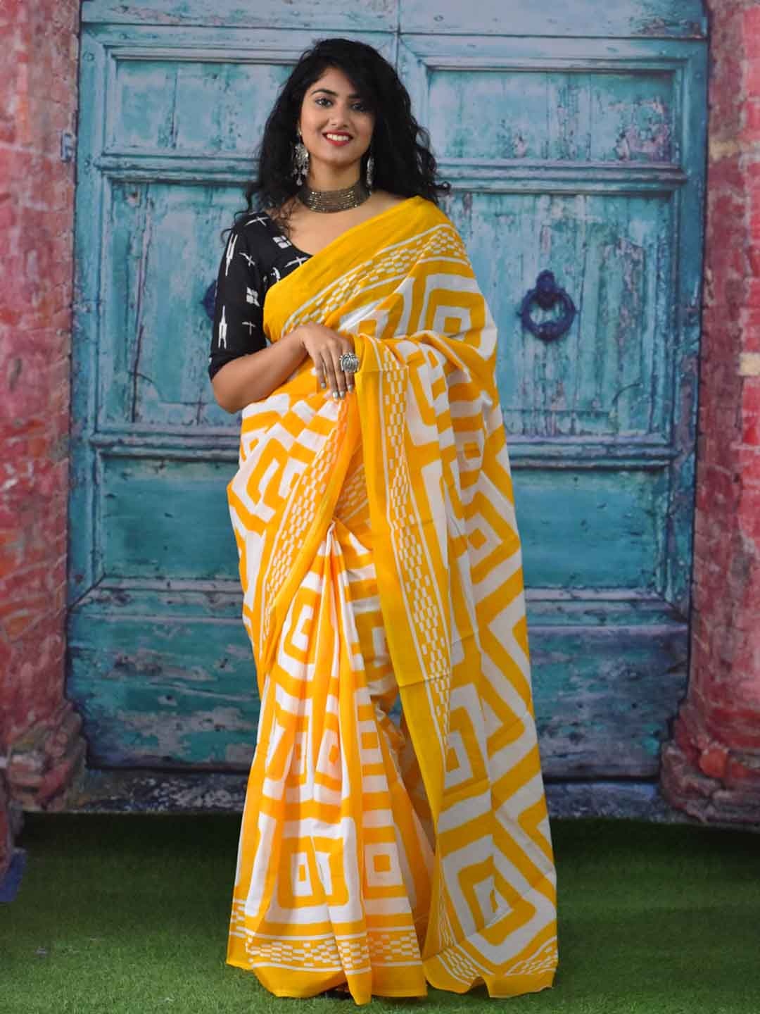 

TROPWEAR Geometric Mulmul Cotton Block Print Saree, Yellow