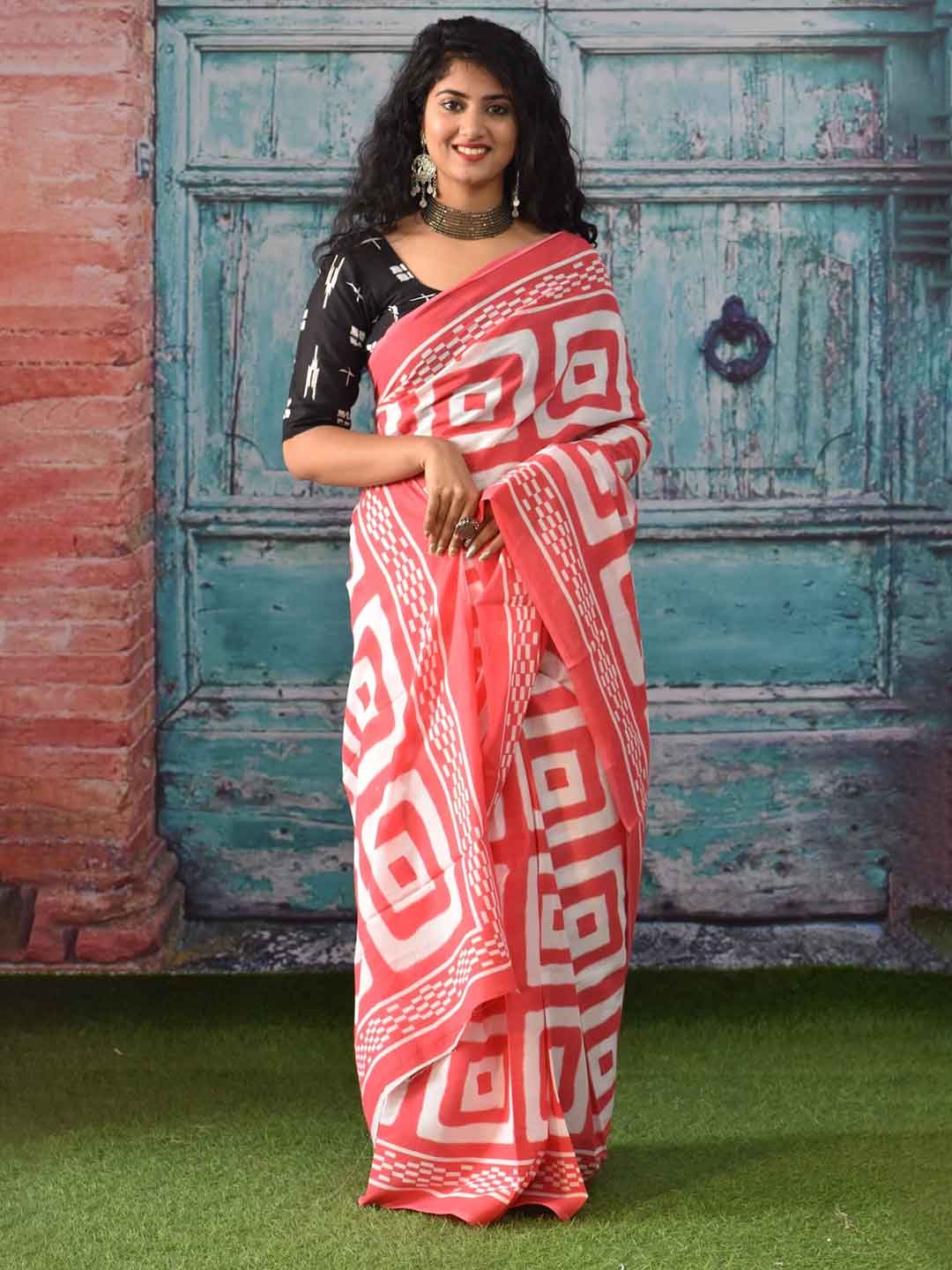 

TROPWEAR Geometric Mulmul Cotton Block Print Saree, Peach
