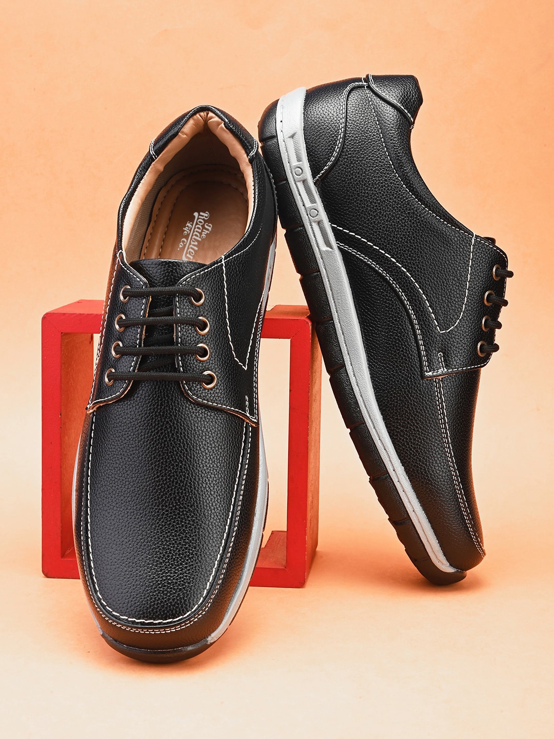 The Roadster Lifestyle Co. Men Black Round Toe Lace Up Sneakers