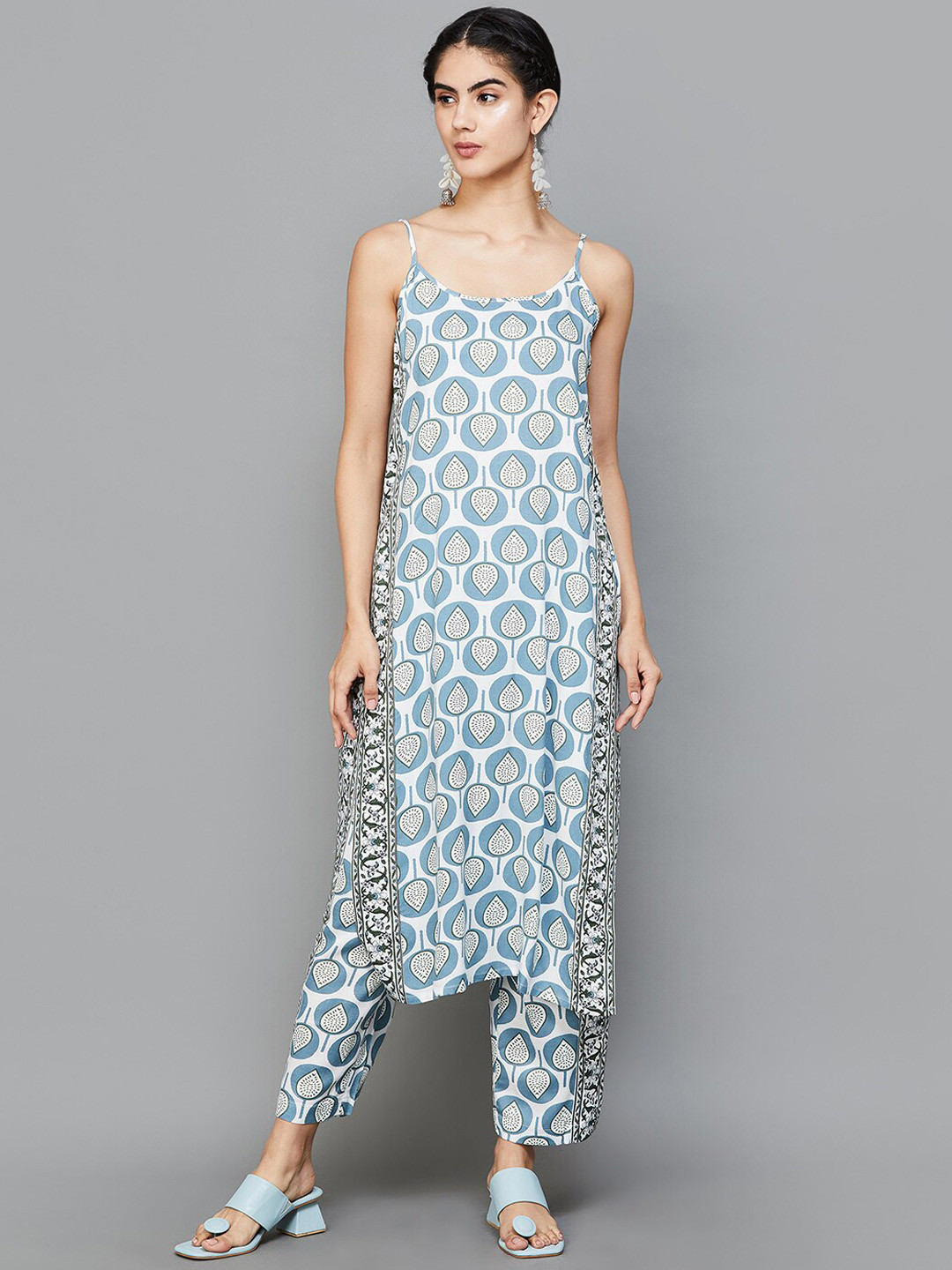 

Melange by Lifestyle Ethnic Motifs Printed Sleeveless Pure Cotton Kurta With Trouser, Blue