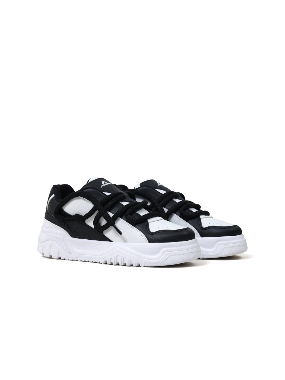 

adeboy Men Colourblocked Round Toe Sneakers, Black