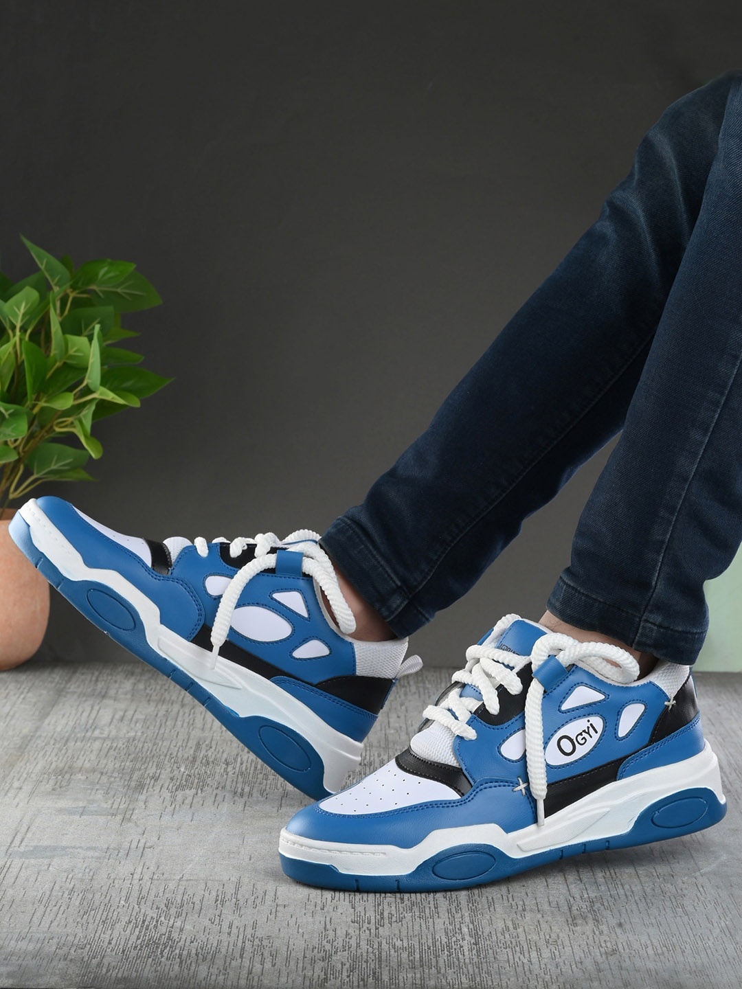 

AfroJack Men Perforations Lace Up Sneakers, Blue