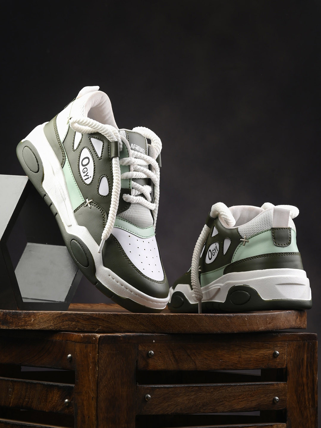 

AfroJack Men Colourblocked Round Toe Sneakers, Green