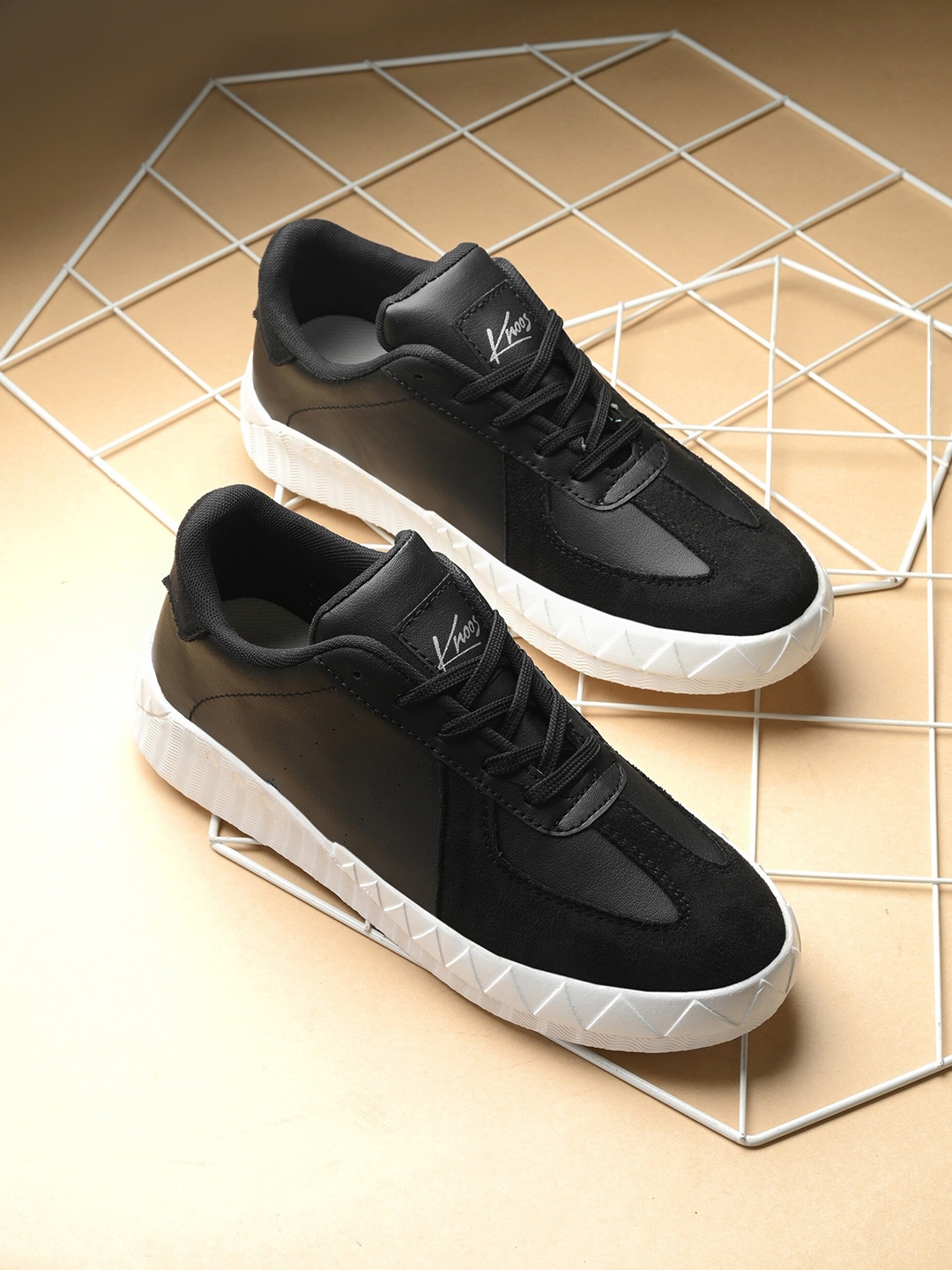 knoos Men Round Toe Water Repellent Upper Mesh Sneakers, Black