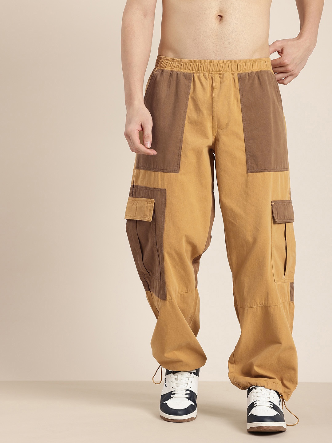 

HERE&NOW Men Colourblocked Relaxed Fit Pure Cotton Cargos, Brown