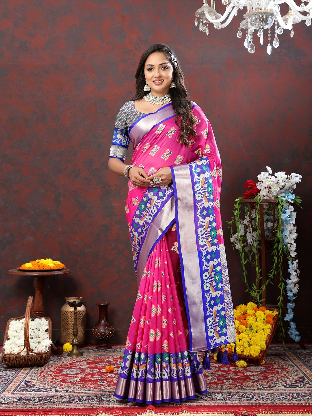 

V3 FASHION STUDIO Ethnic Motifs Woven Design Zari Organza Patola Saree, Pink