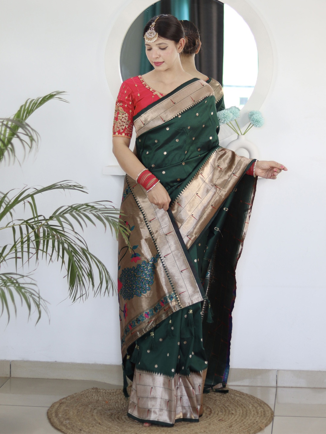 

V3 FASHION STUDIO Ethnic Motifs Woven Design Zari Pure Silk Paithani Saree, Green