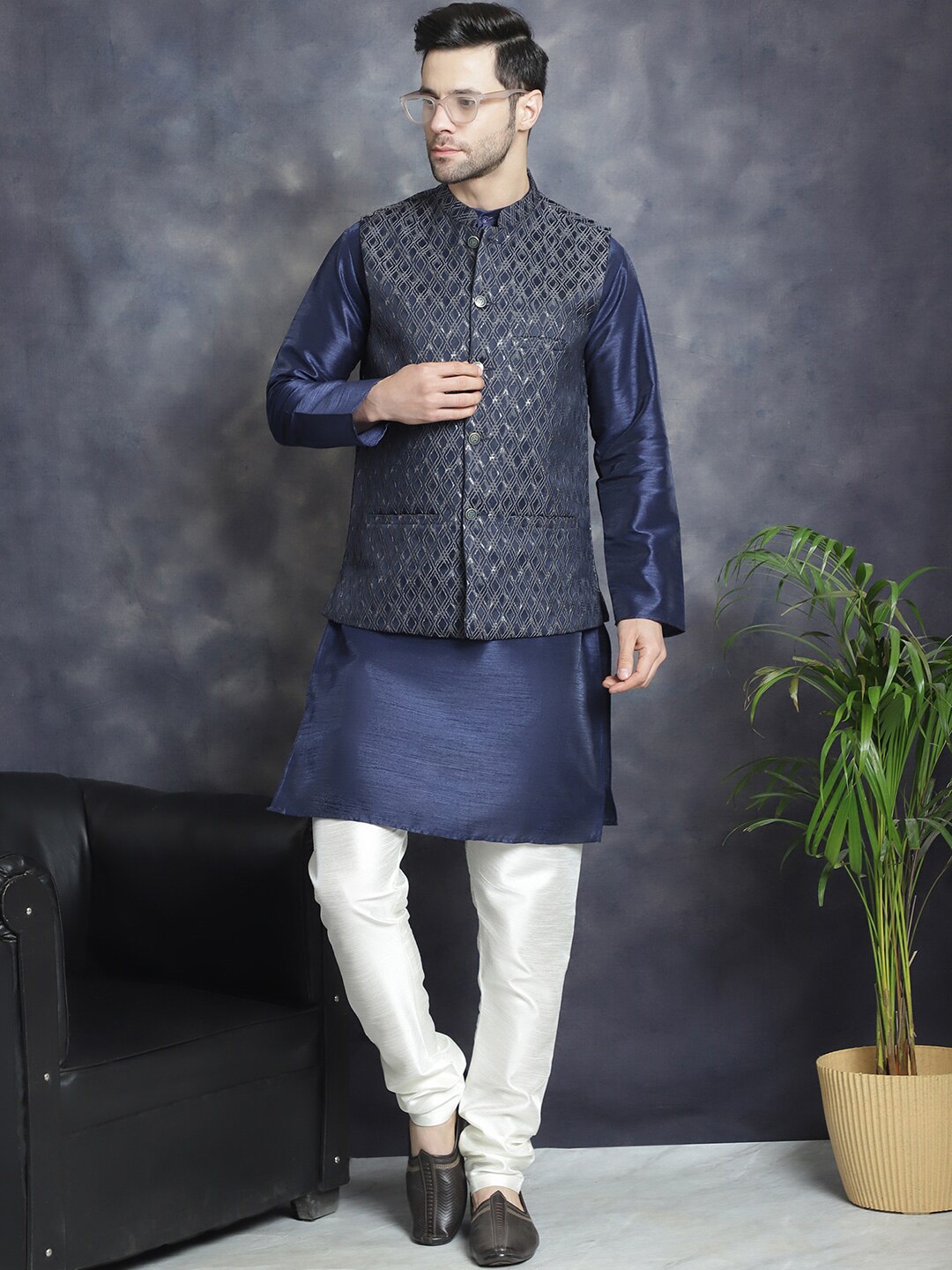 Anouk Embroidered Regular Thread Work Kurta with Pyjamas & Nehru Jacket, Navy blue
