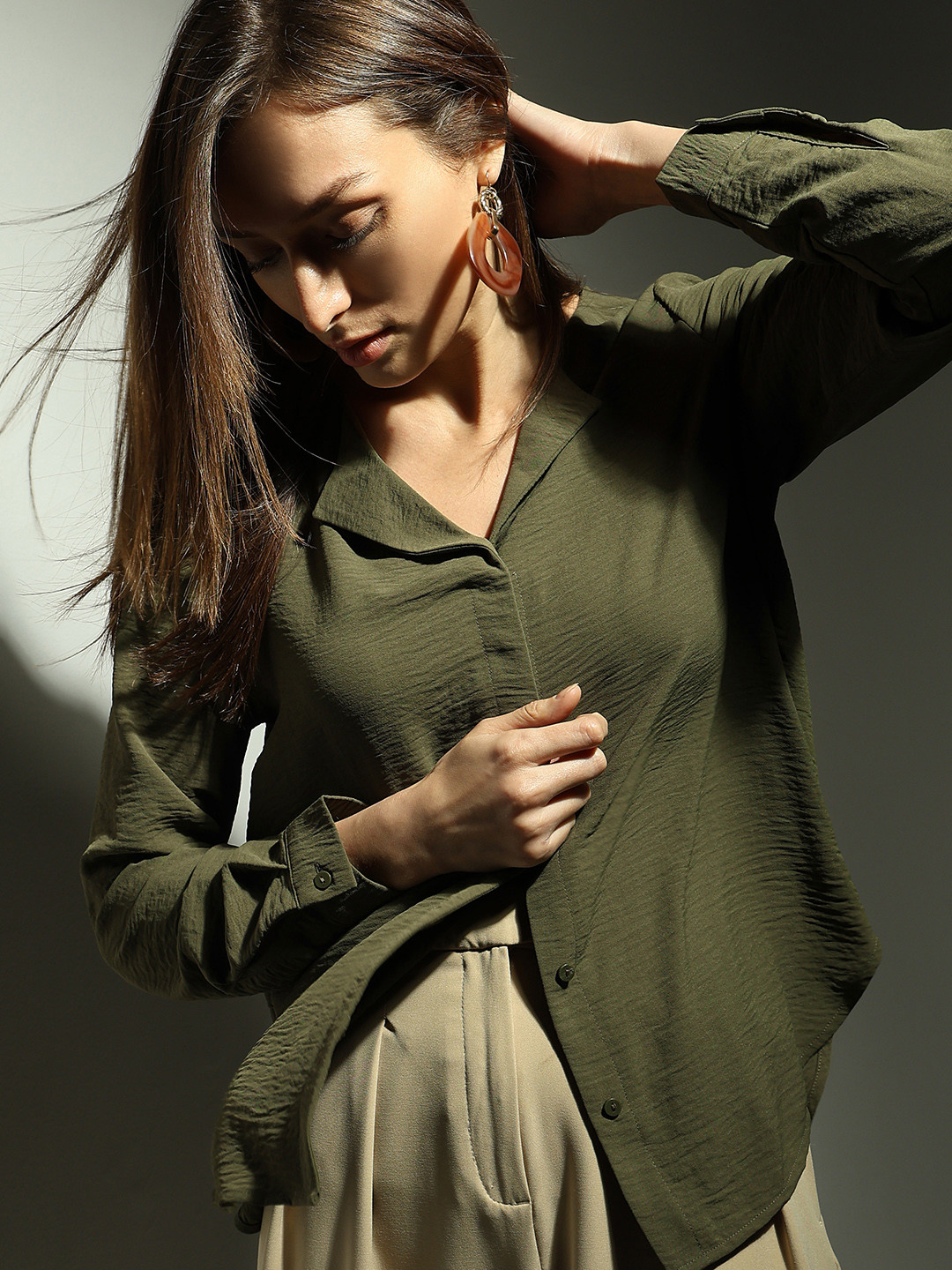 

Vero Moda V-Neck Cuffed Sleeves Shirt Style Top, Green