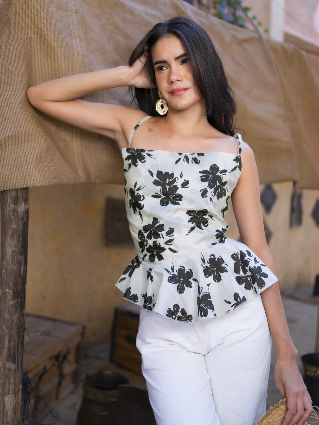 

Stylecast X Hersheinbox Floral Print Peplum Design Styled Back Top, White
