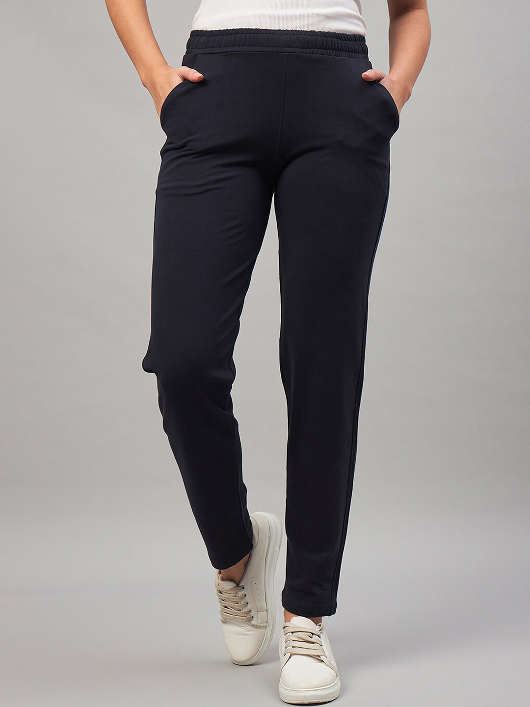 

FEMEA Women Slim-Fit Mid-Rise Track Pants, Navy blue