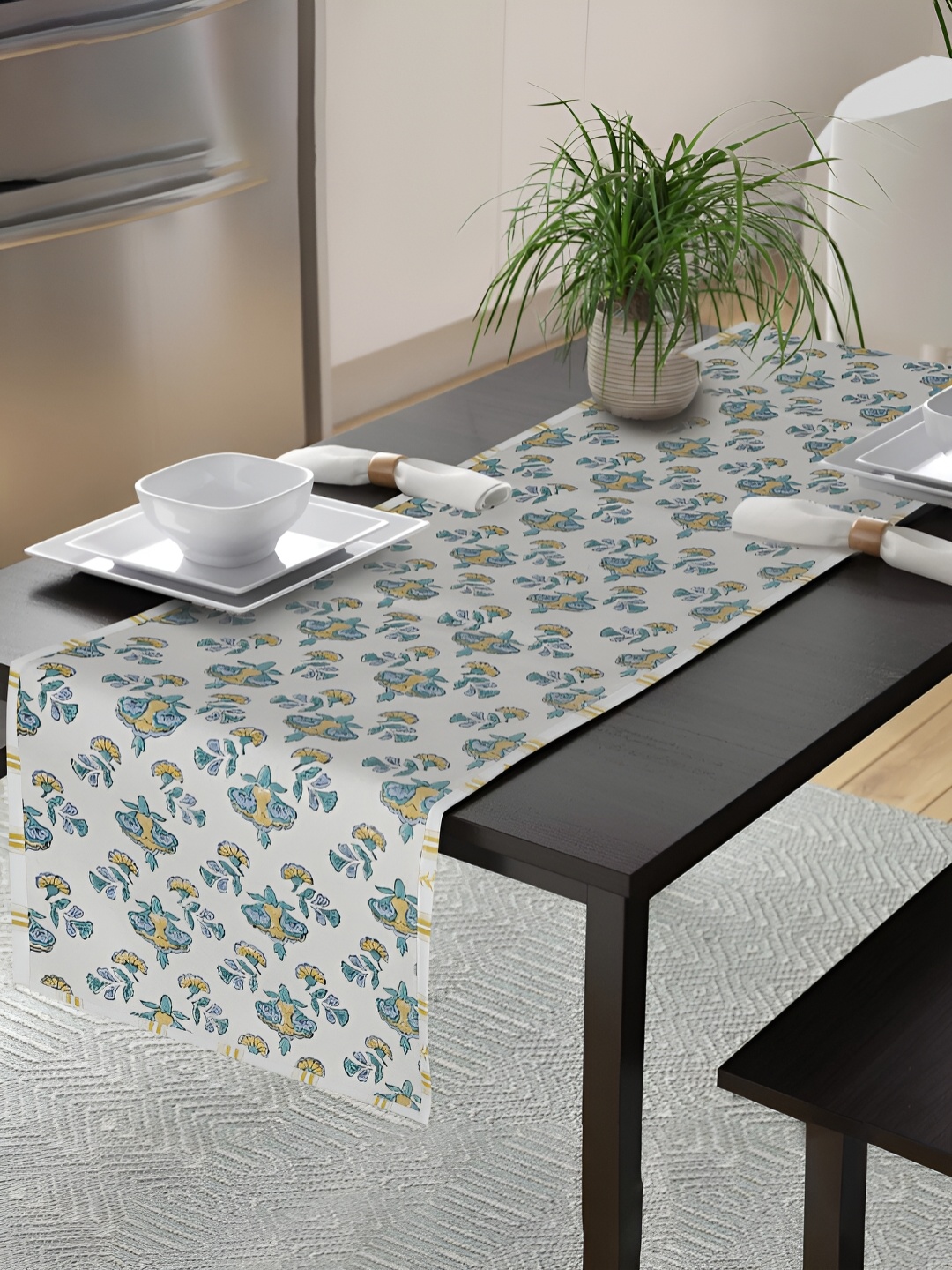 

Ratan Cart Beige & Blue Floral Block Printed Pure Cotton Table Runner