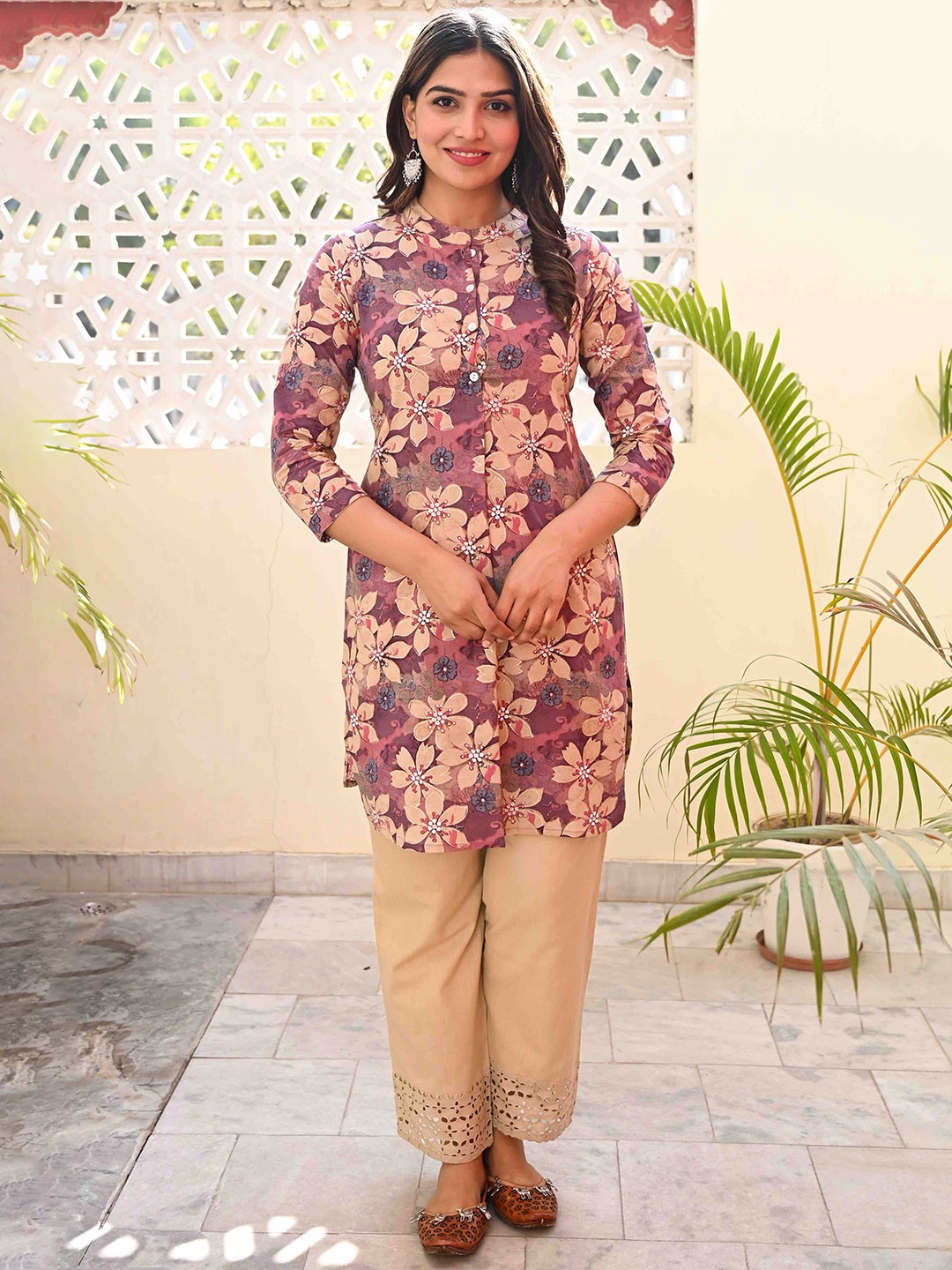 

Do Dhaage Floral Printed Mandarin Collar Pure Cotton Straight Kurta with Trousers, Purple