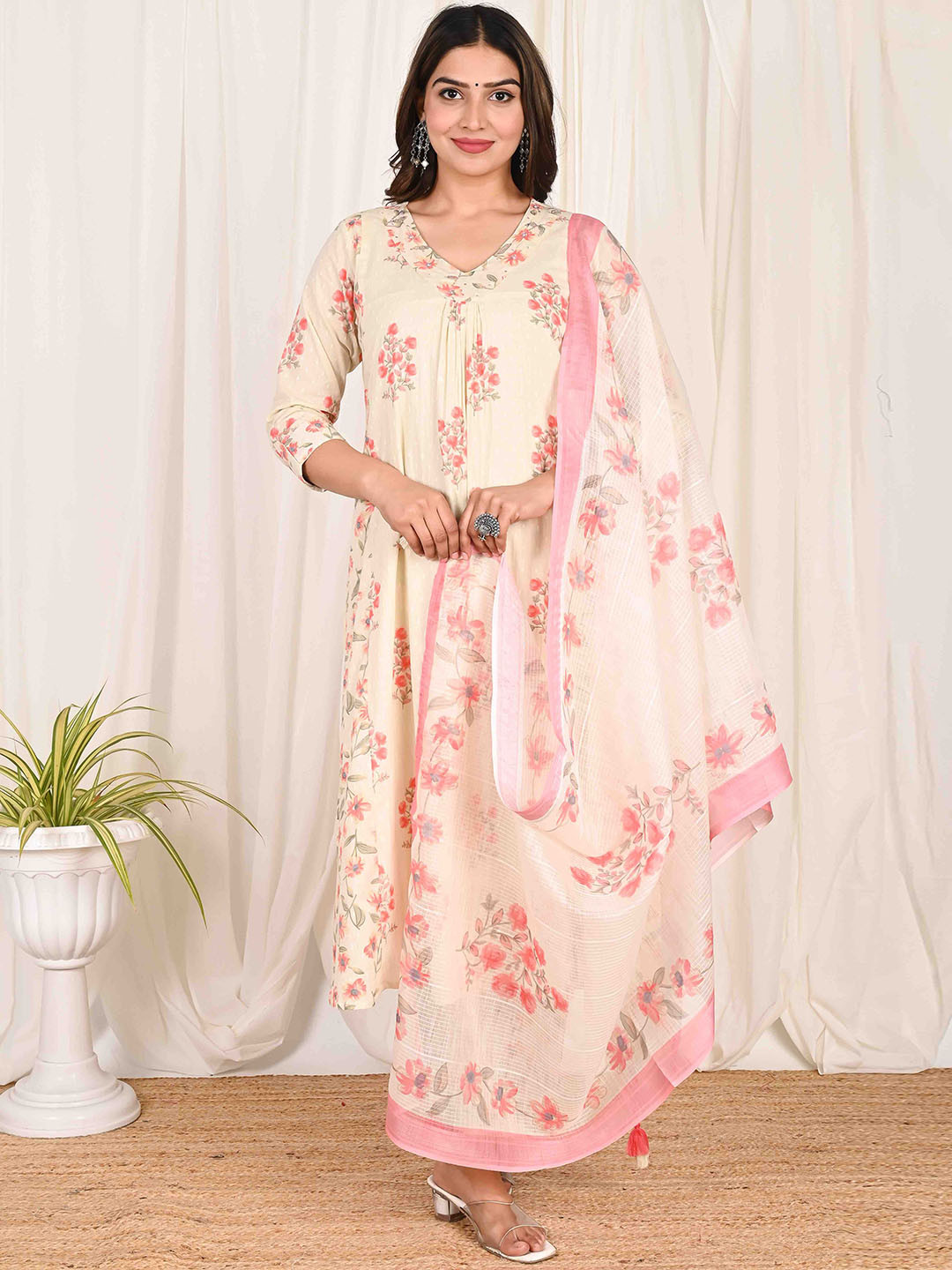 

Do Dhaage Floral Printed V-Neck Pure Cotton Straight Kurta with Trousers & Dupatta, Peach