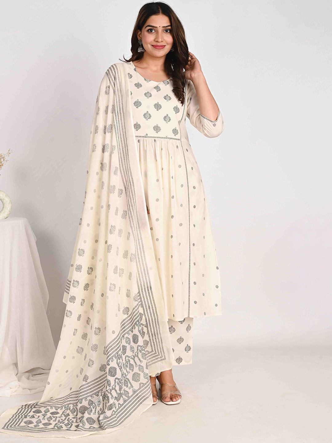 

Do Dhaage Ethnic Motifs Printed Round Neck Straight Kurta with Trousers & Dupatta, White