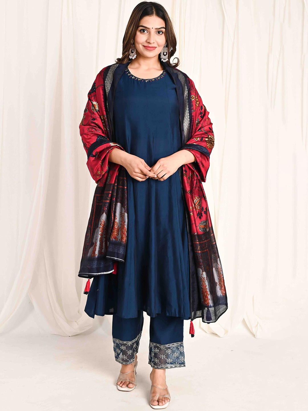 

Do Dhaage Round Neck Thread Work Anarkali Kurta with Trousers & Dupatta, Navy blue