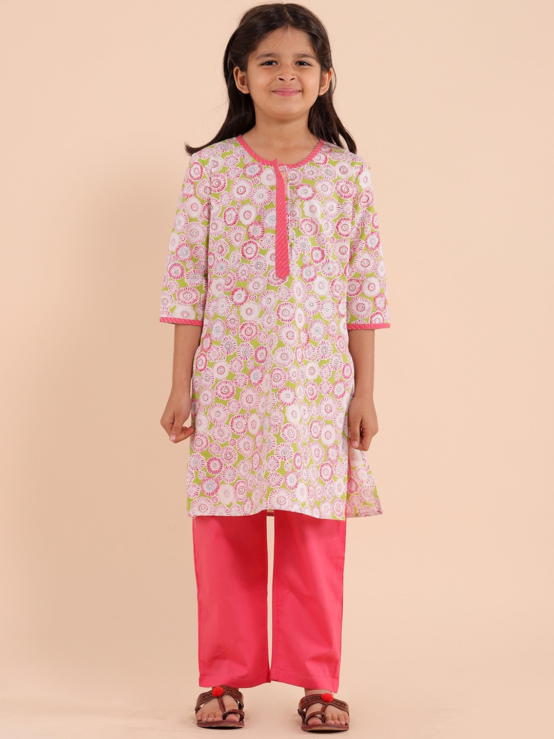 

Sangria Girls Ethnic Motifs Printed Pure Cotton Kurta With Trousers, Green