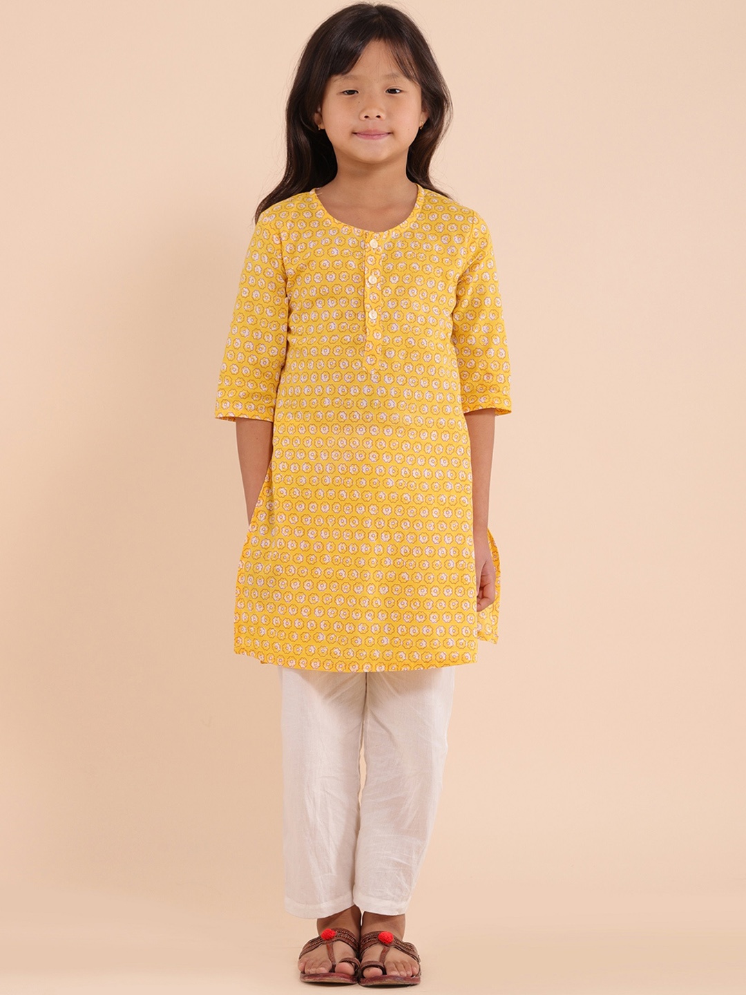 

Sangria Girls Floral Printed Regular Pure Cotton Kurta with Trousers, Yellow