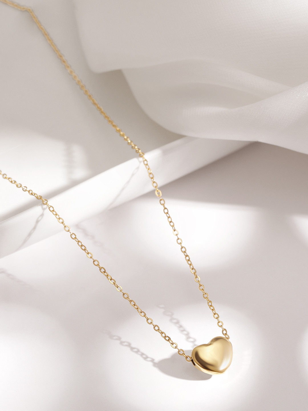 

Rubans Voguish 18k gold plated tarnish free with solid heart pendant necklace