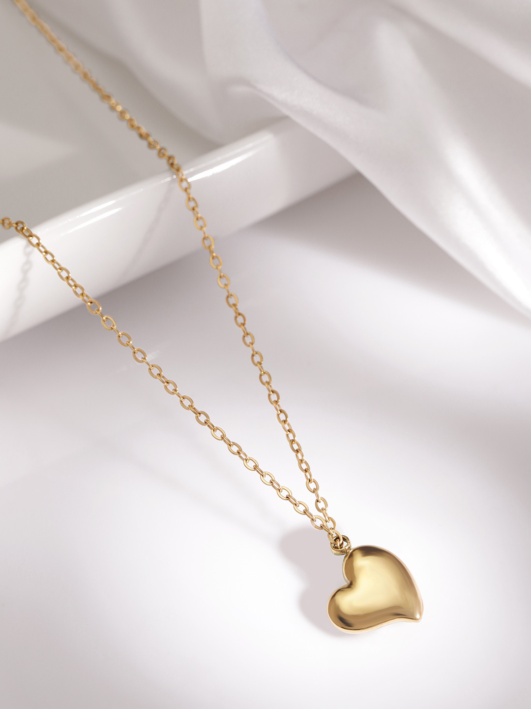 

Rubans Voguish 18k Gold Plated Tarnish-Free Waterproof Stainless Steel Heart Necklace