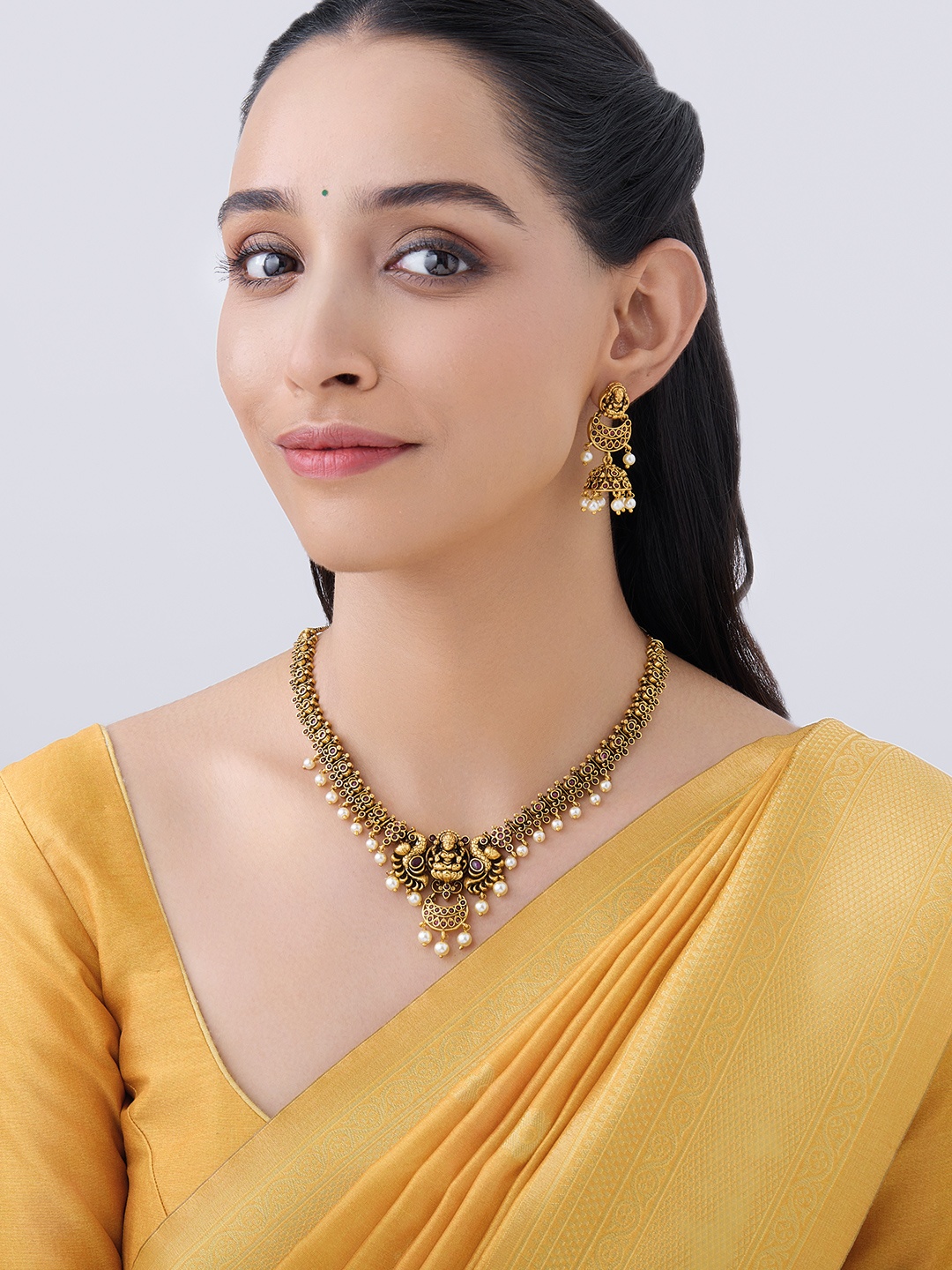 

Kushal's Fashion Jewellery Gold Plated Stones Studded & Beaded Jewellery Set