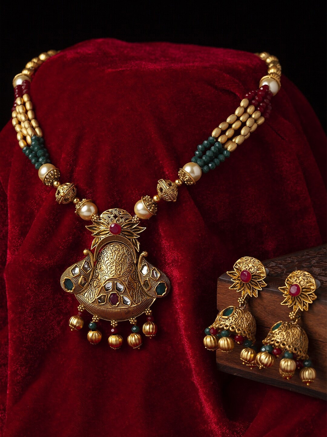 

PANASH Gold-Plated Stones Studded & Beaded Necklace And Earrings