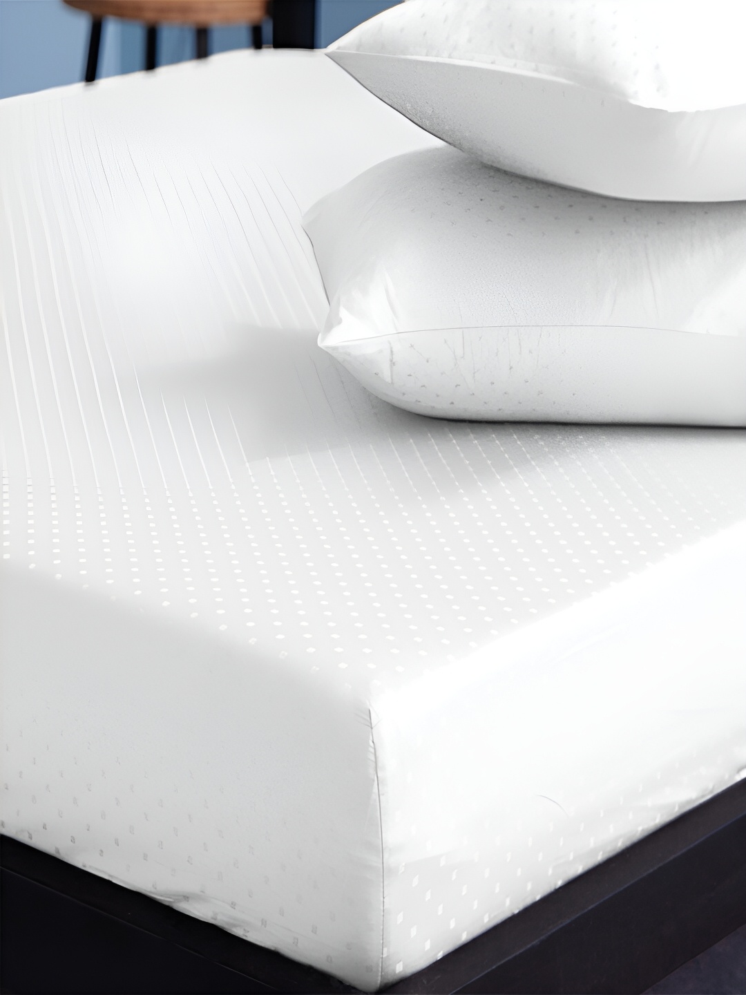 

BLUE DAHLIA White 500 TC Cotton Fitted Queen Bedsheet with 4 Pillow Covers