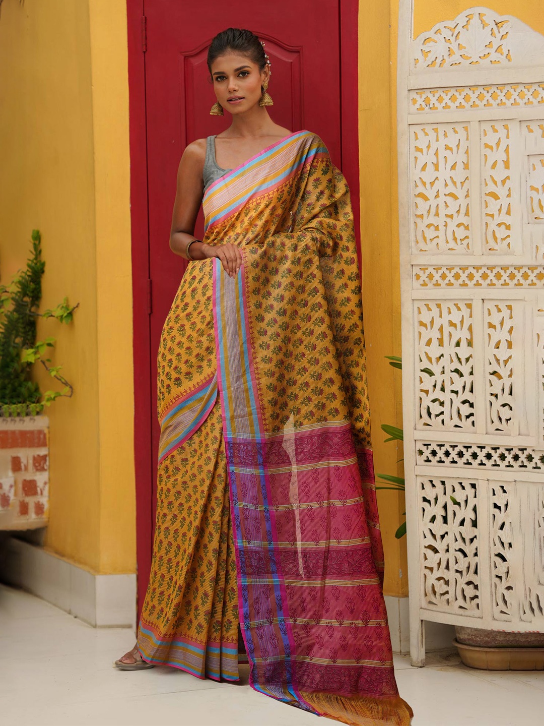 

Unnati Silks Ethnic Motifs Pure Cotton Handloom Mangalagiri Saree, Yellow