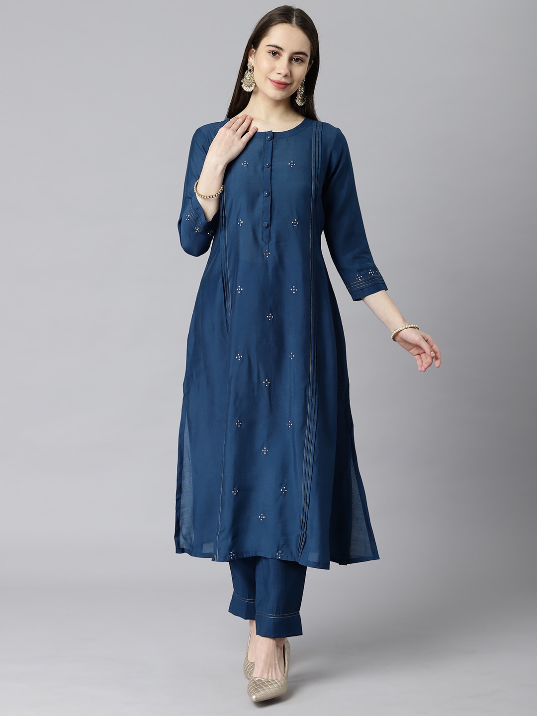 

KAMI KUBI Ethnic Motifs Embroidered Sequins Panelled Silk Anarkali Kurta, Blue