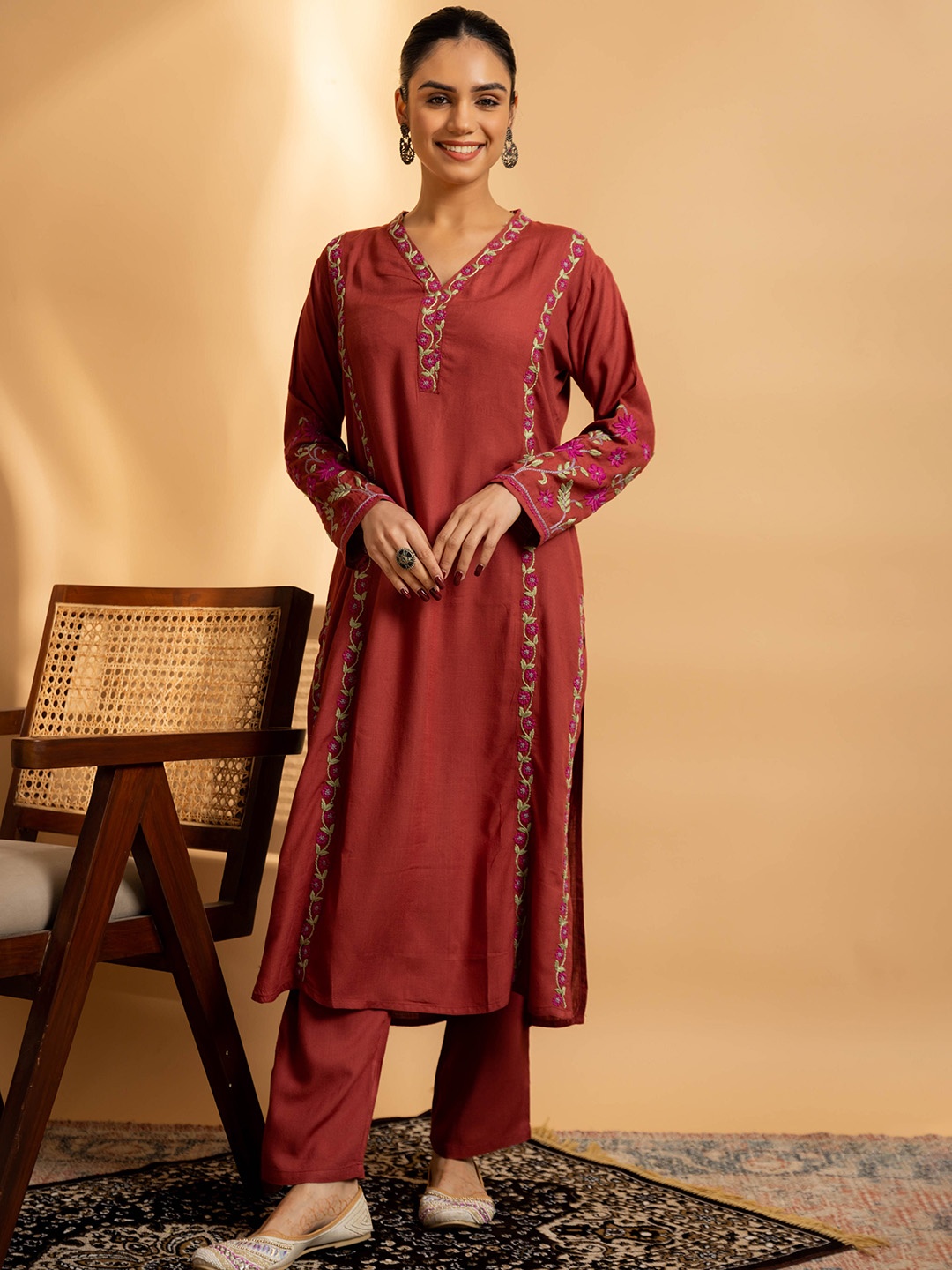 

HOUSE OF KARI Floral Embroidered Chikankari Cotton Silk Straight Kurta with Trousers, Maroon