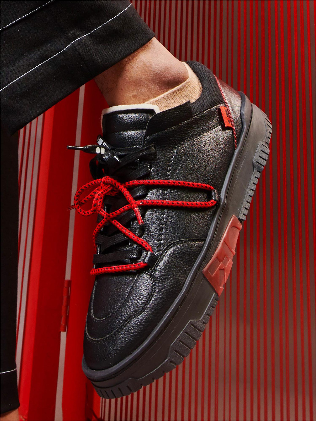 

7-10 Men Textured Sneakers, Black