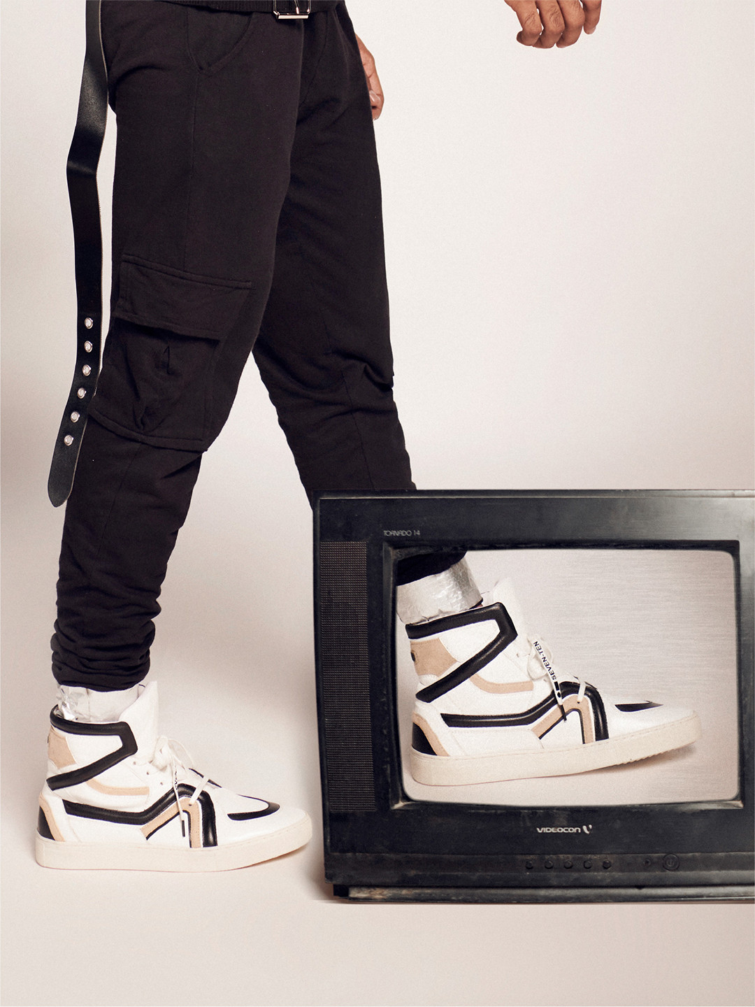 

7-10 Men Colourblocked High-Top Sneakers, White