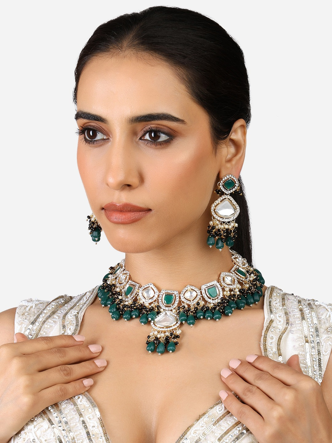 

Zaveri Pearls Gold Plated Stones-Studded & Beaded Jewellery Set