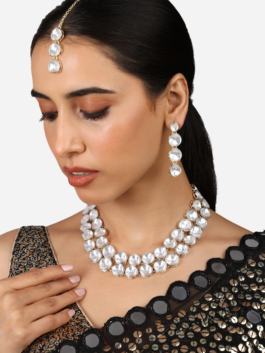 

Zaveri Pearls Gold Plated Kundan-Studded Necklace And Earrings With Maang Tika
