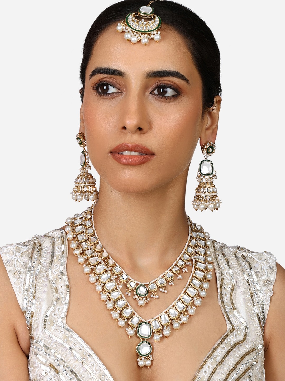 

Zaveri Pearls Gold Plated Kundan Studded & Pearls Beaded Jewellery Set